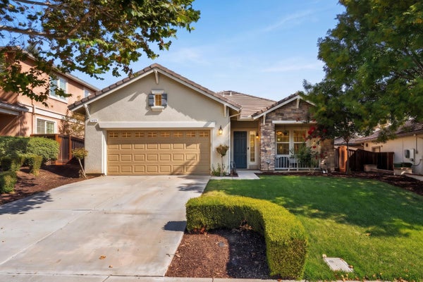 9417 CALIFORNIA OAK CIR, PATTERSON, CA 95363 - Image d41f317367044e9fe4f2b2b3d2ba5f83/237415080