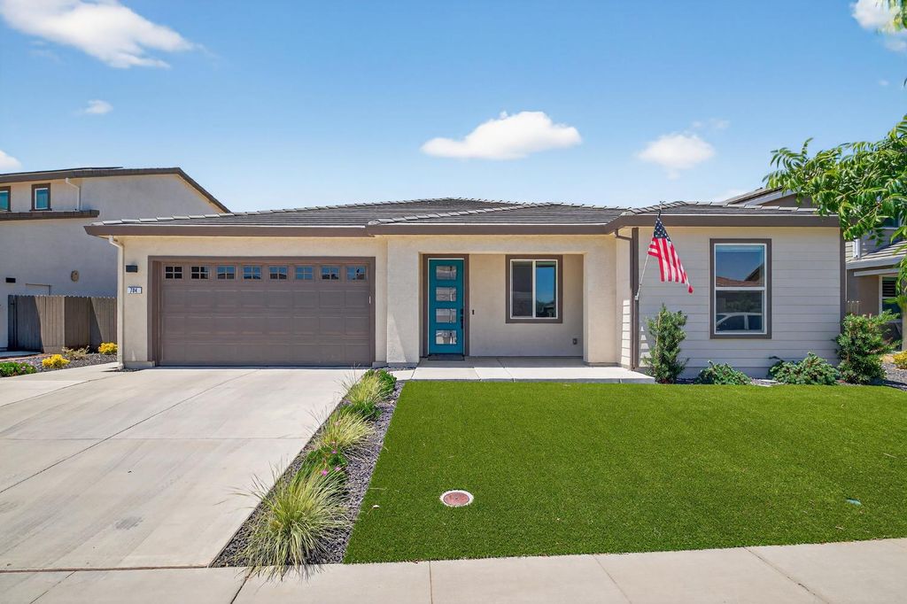 Photo of 784 Cross Creek Lane, Lincoln, CA 95648 (MLS # 226016703)