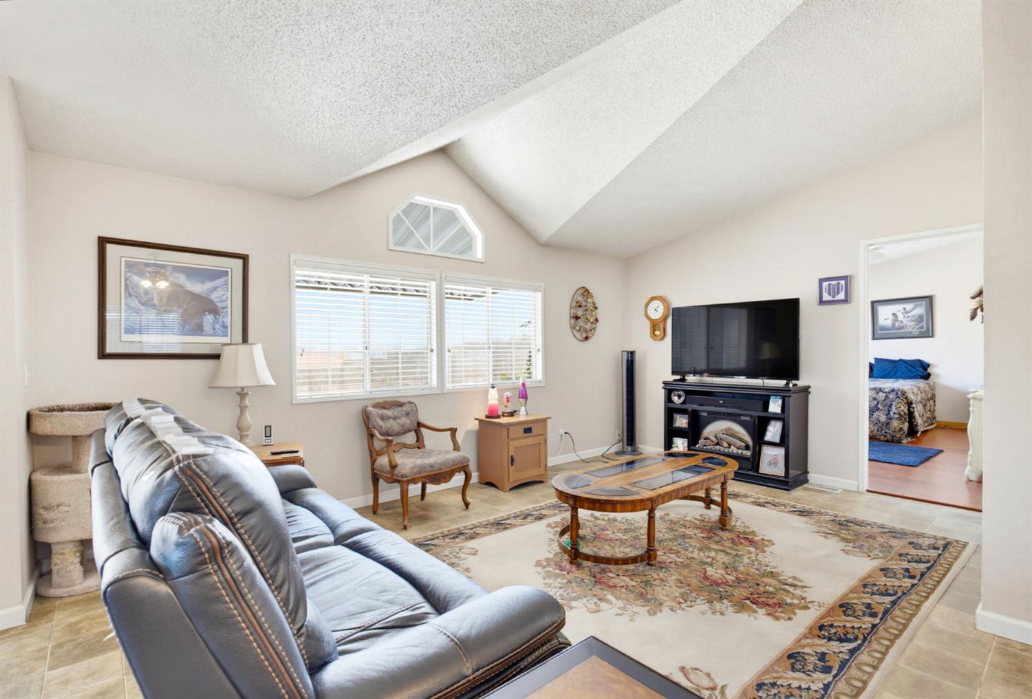 4268 Castlewood 86