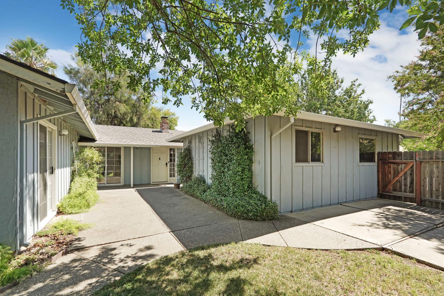 2825 Seine Avenue