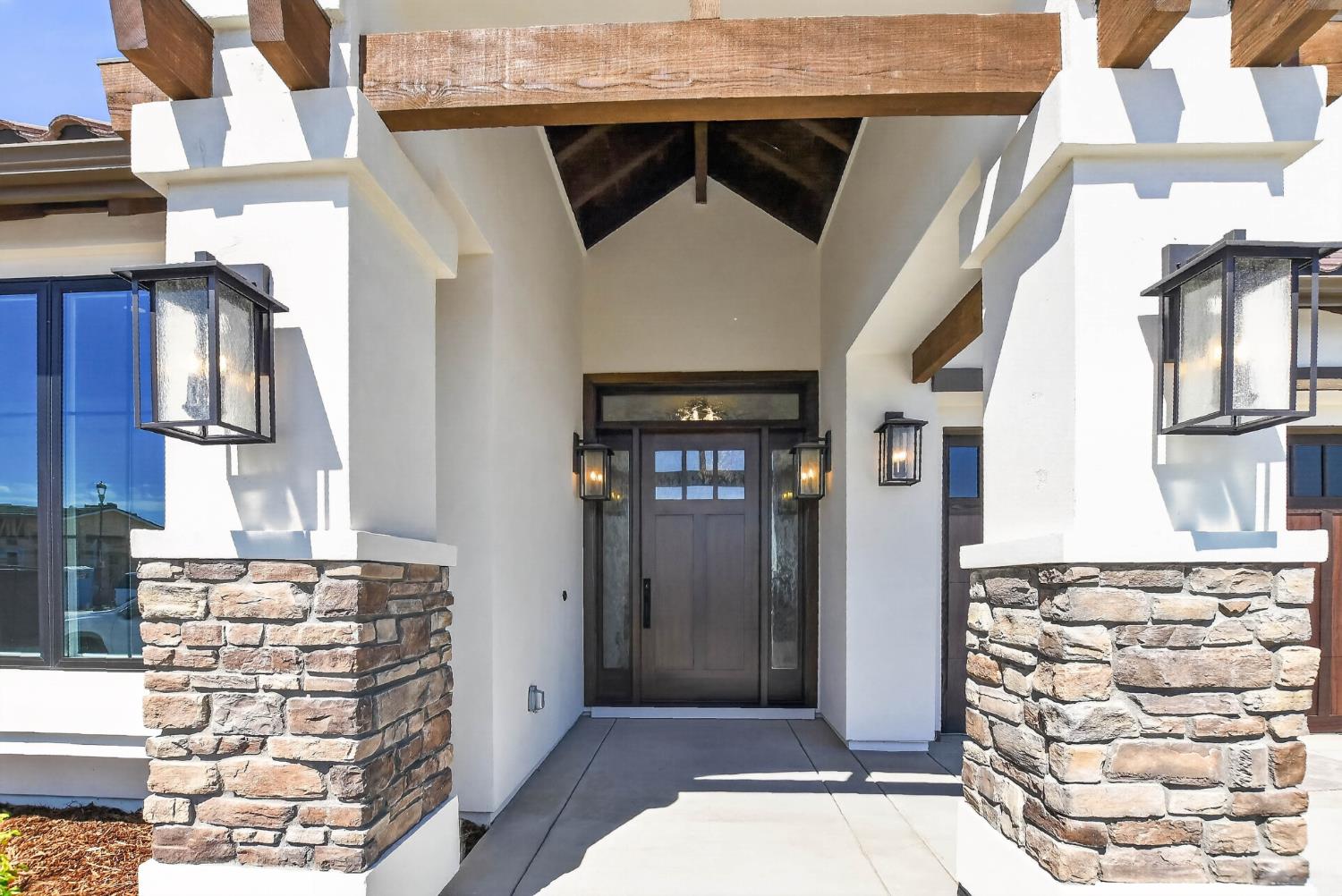 5709 Thomson Loop