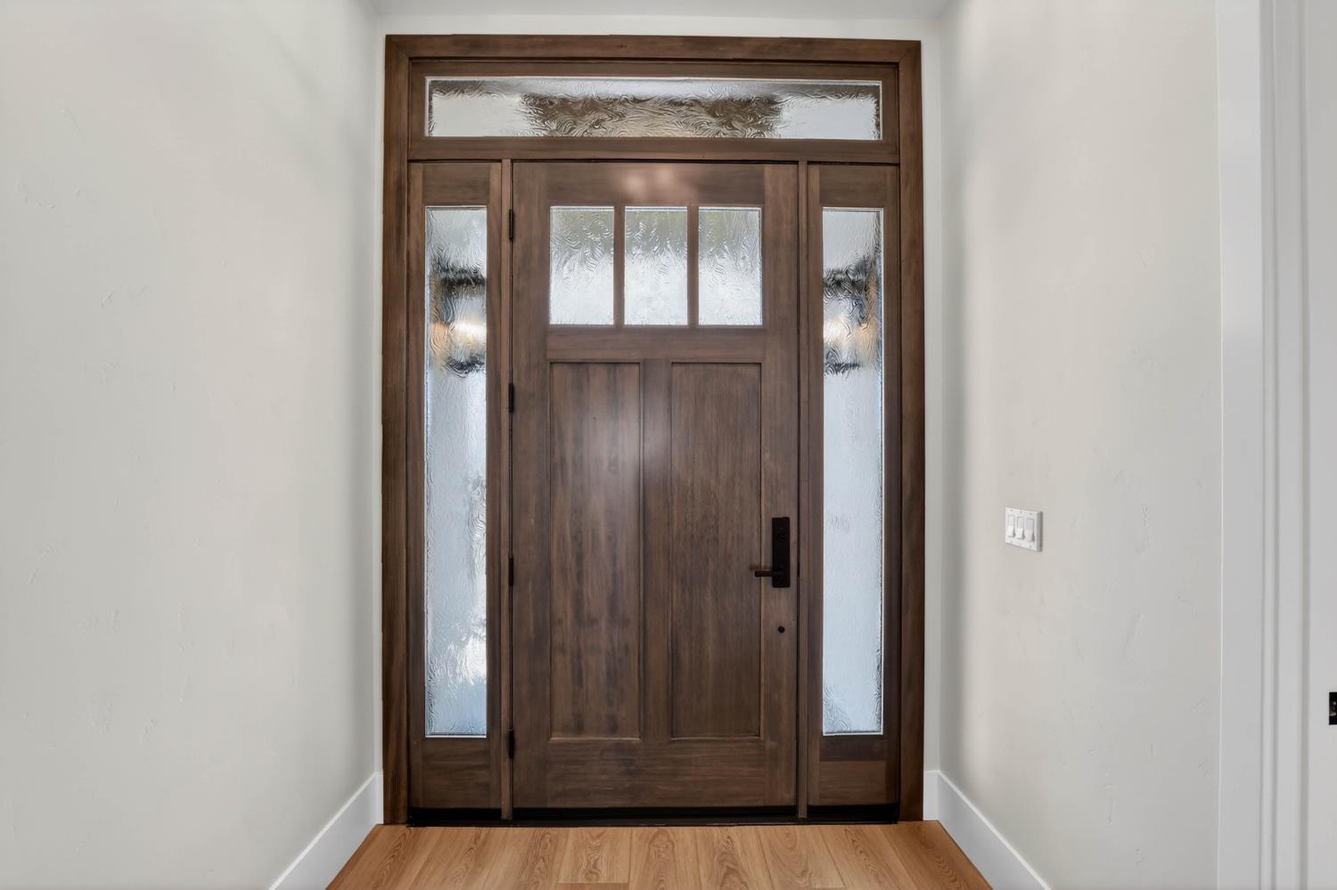 5709 Thomson Loop