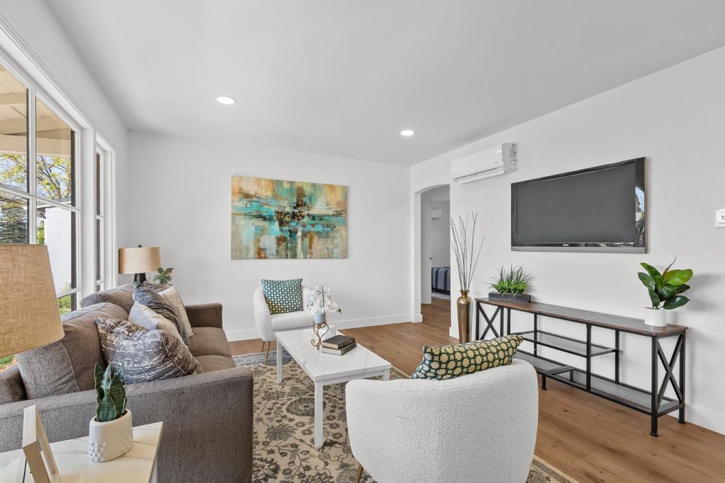 Photo of 5625 La Campana Way, Sacramento, CA 95822 (MLS # 226033924)