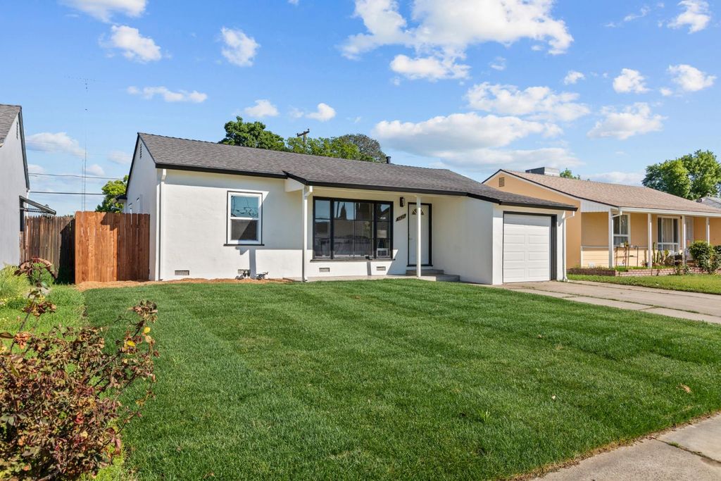 Photo of 5625 La Campana Way, Sacramento, CA 95822 (MLS # 226033924)