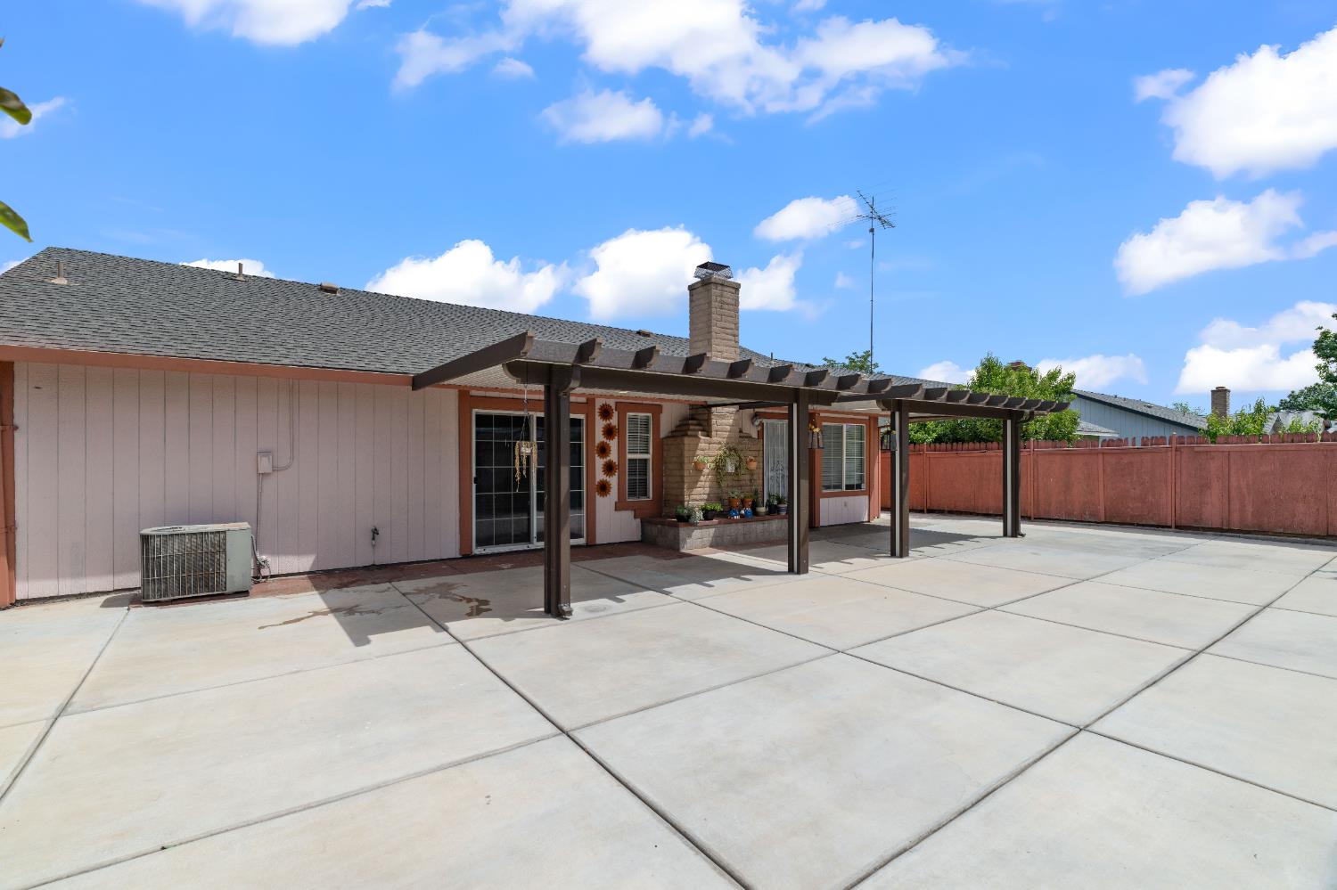 Sacramento, California 95828, United States, 3 Bedrooms Bedrooms, ,2 BathroomsBathrooms,Residential,Active,130643