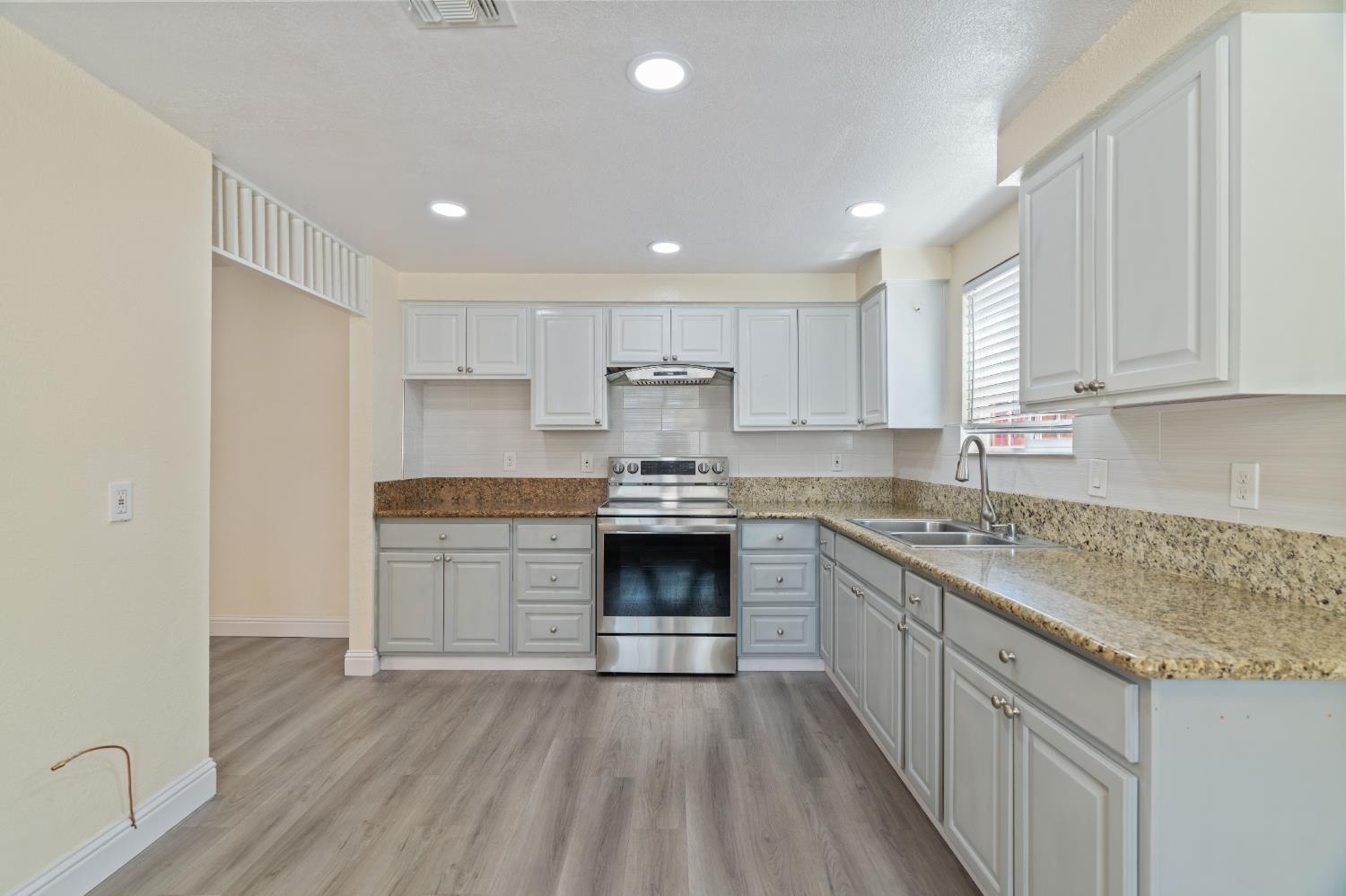 Sacramento, California 95828, United States, 3 Bedrooms Bedrooms, ,2 BathroomsBathrooms,Residential,Active,130643