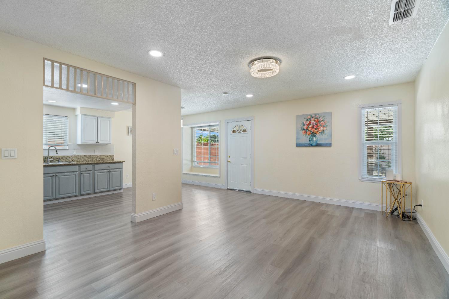 Sacramento, California 95828, United States, 3 Bedrooms Bedrooms, ,2 BathroomsBathrooms,Residential,Active,130643