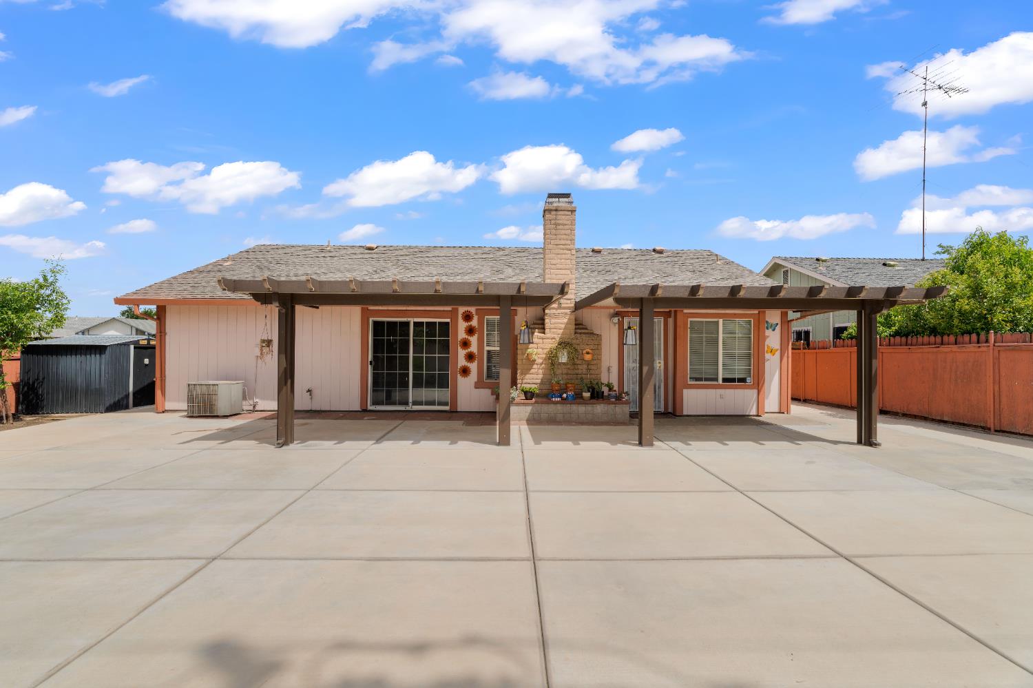 Sacramento, California 95828, United States, 3 Bedrooms Bedrooms, ,2 BathroomsBathrooms,Residential,Active,130643