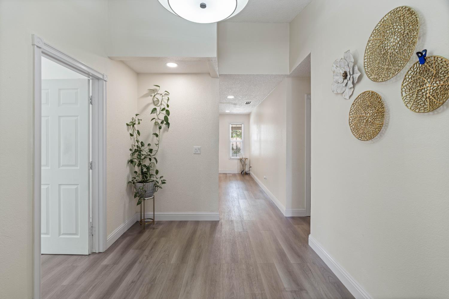 Sacramento, California 95828, United States, 3 Bedrooms Bedrooms, ,2 BathroomsBathrooms,Residential,Active,130643