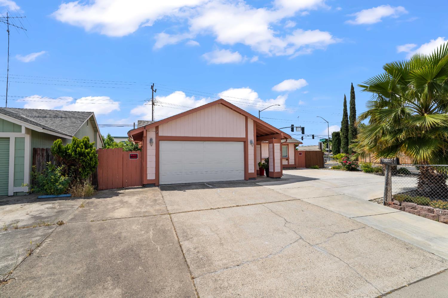 Sacramento, California 95828, United States, 3 Bedrooms Bedrooms, ,2 BathroomsBathrooms,Residential,Active,130643