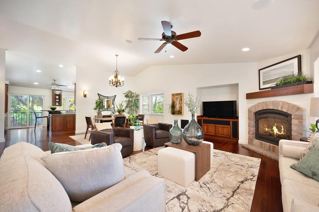 8224 Shadowood Court