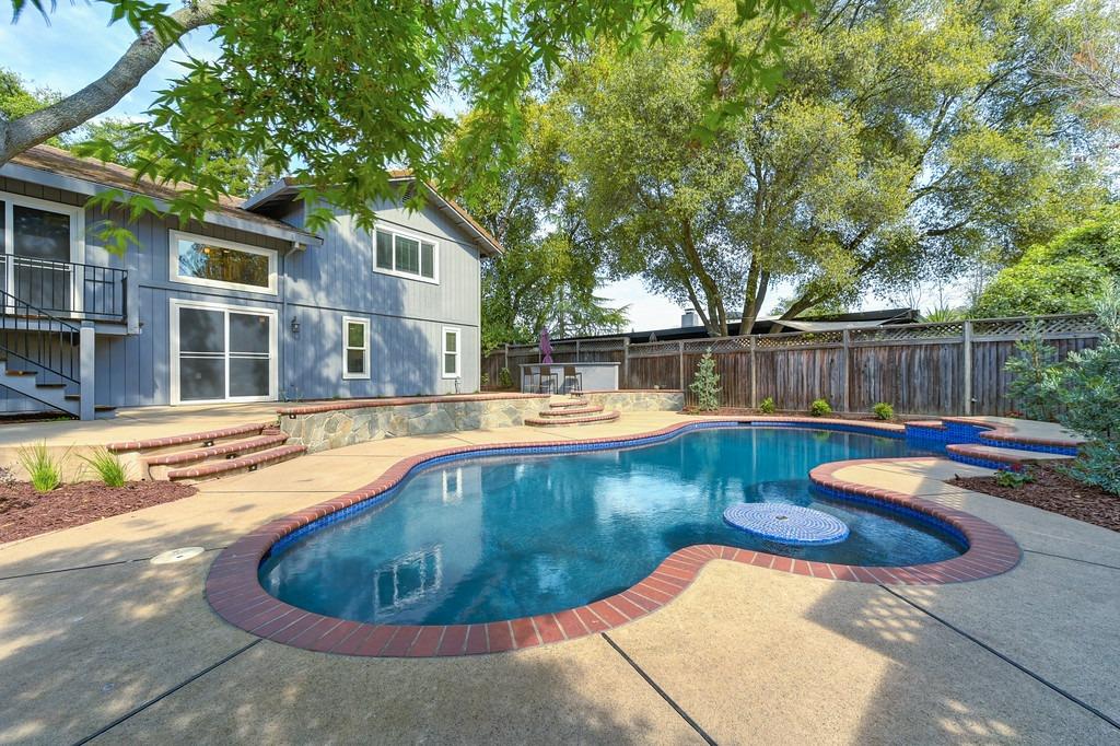 8224 Shadowood Court