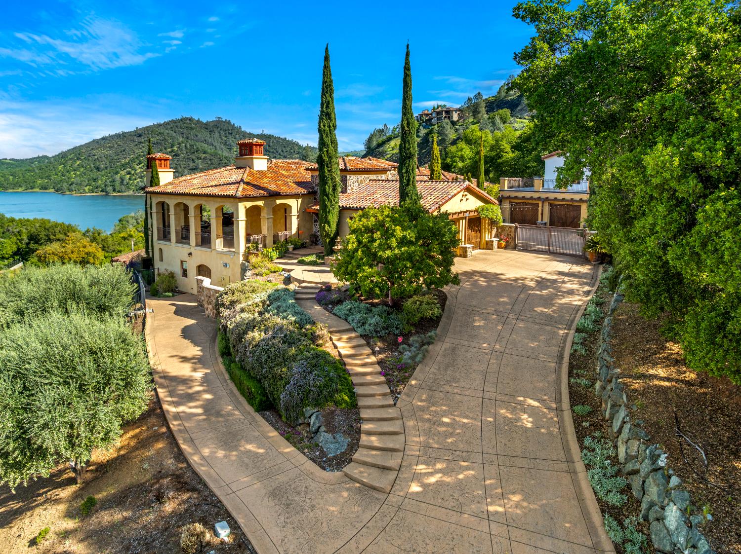 721 Shoreline Pointe