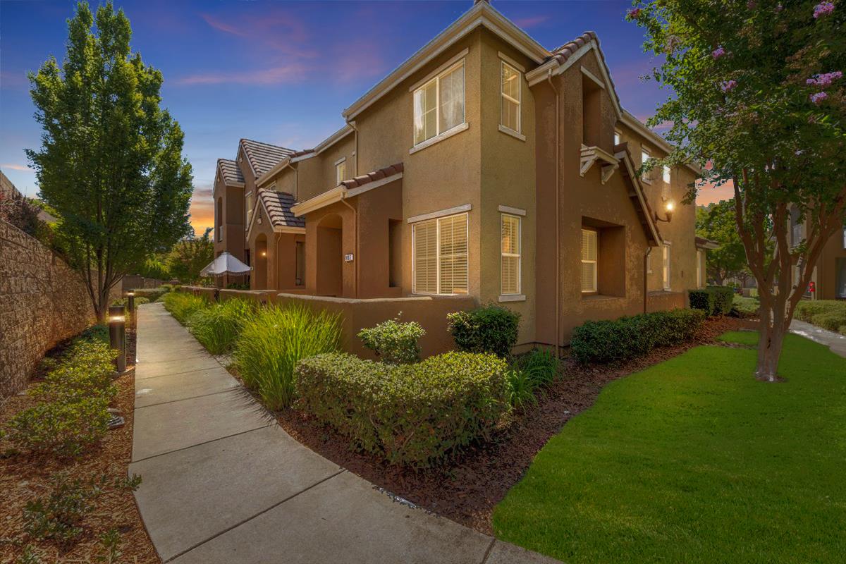 1406 Dante Circle