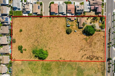 1957 W Woodward Avenue Manteca CA 95337