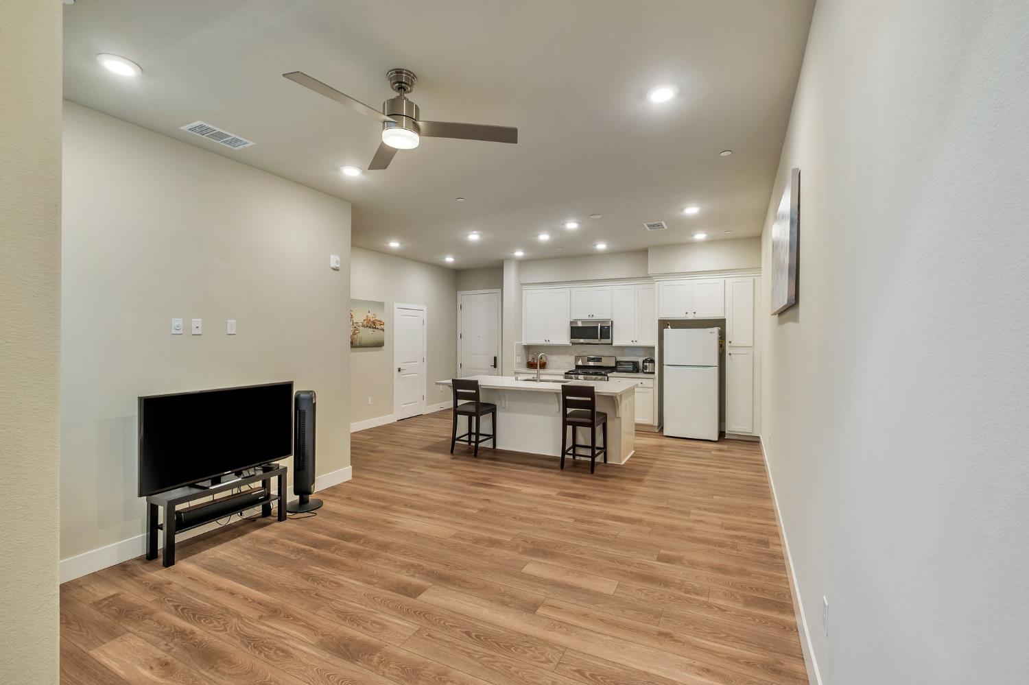 1661 Spring Street 431