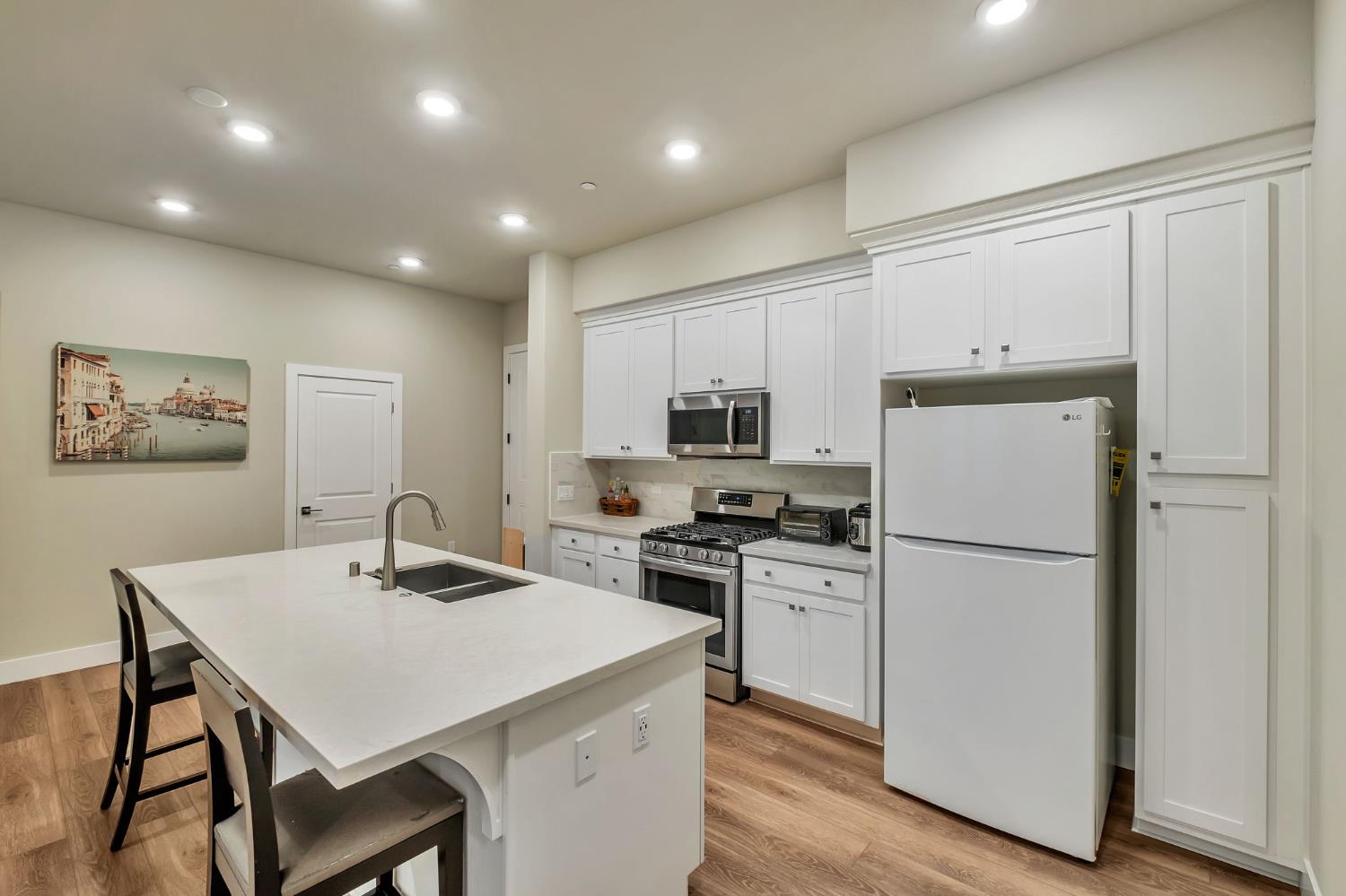 1661 Spring Street 431