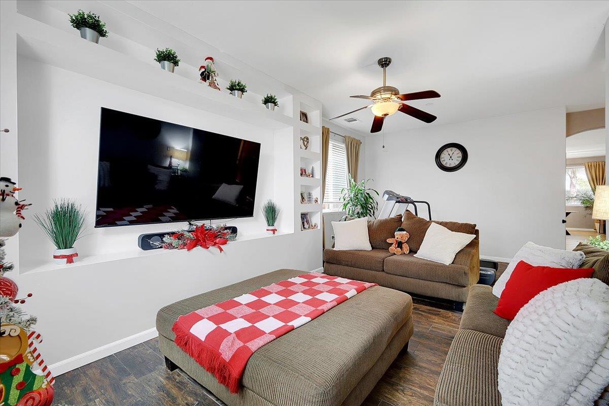 2073 Stone Wood Loop