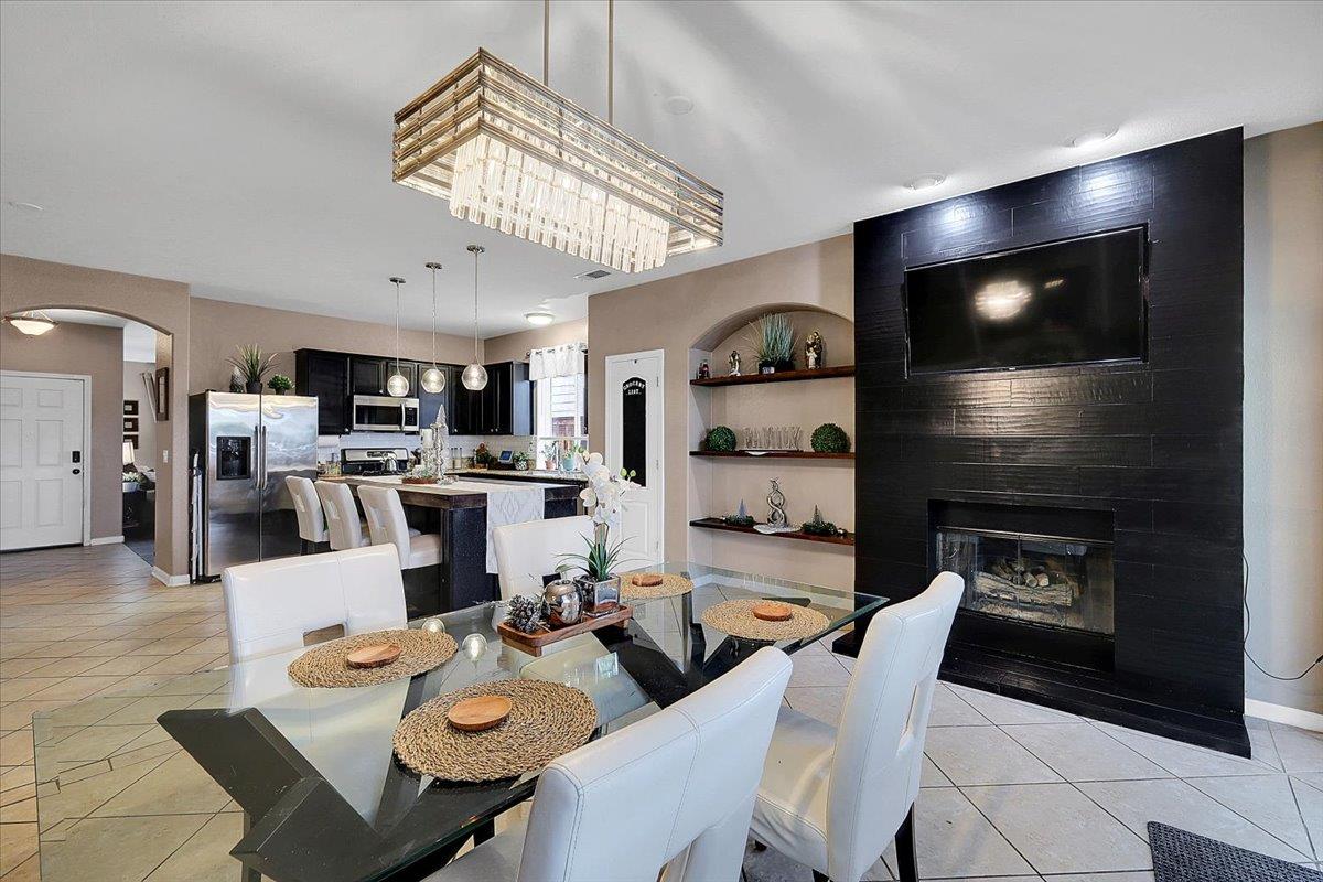 2073 Stone Wood Loop