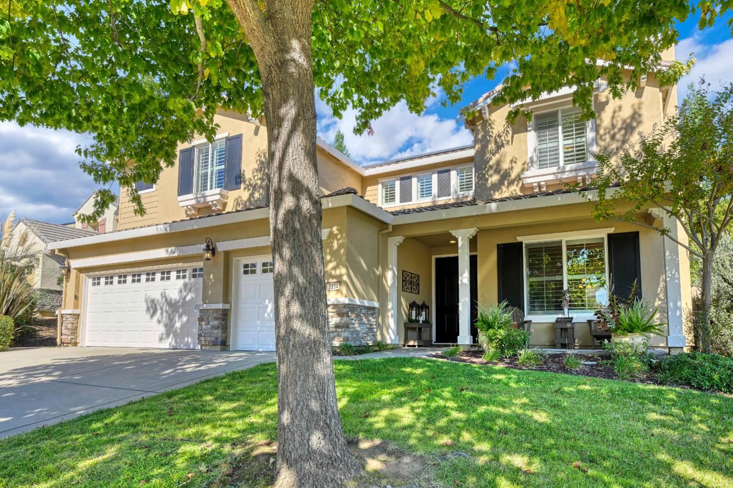 3334 Hollow Oak Drive
