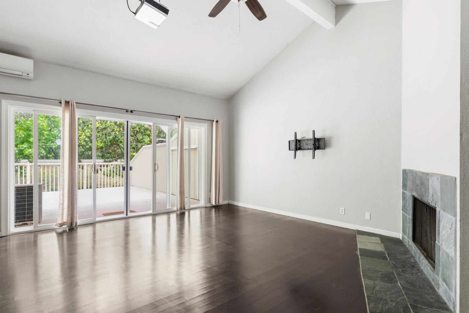 7945 La Riviera Dr