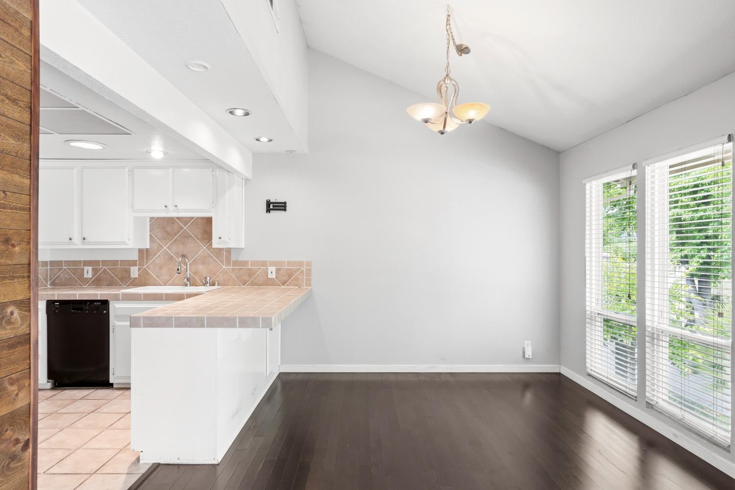 7945 La Riviera Dr