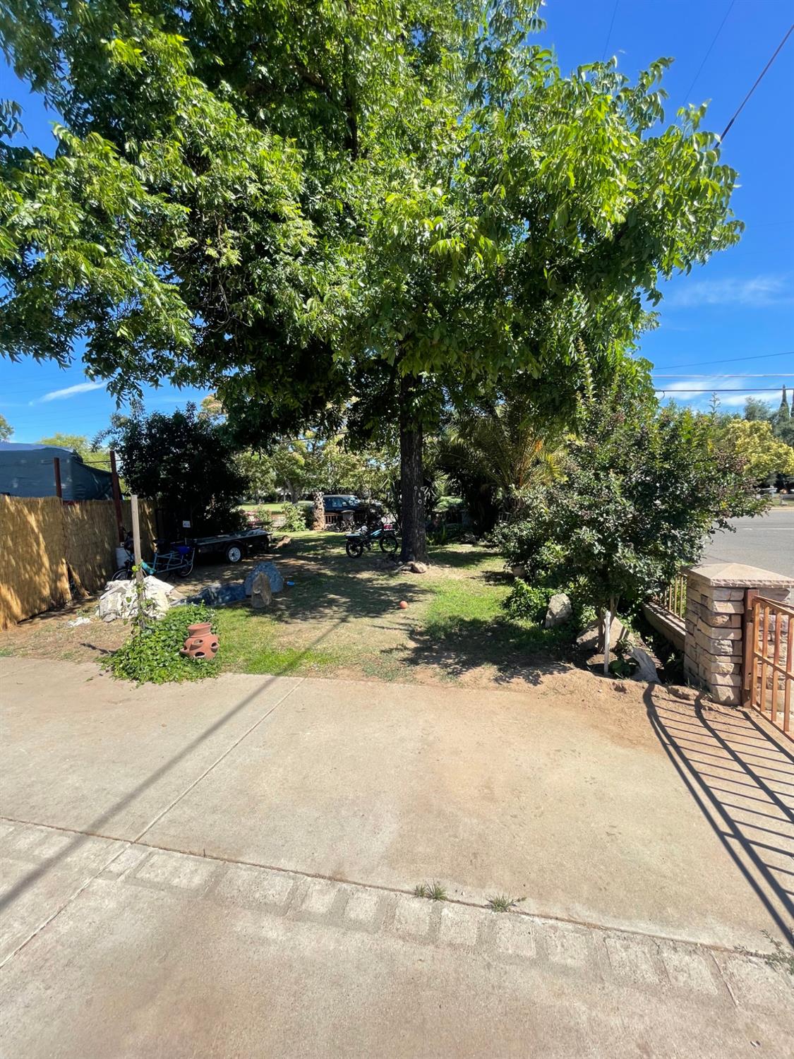 812 E H Street - Photo 3