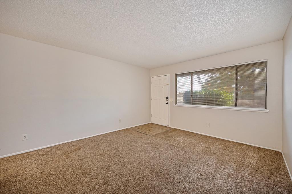8287 Newfield Circle