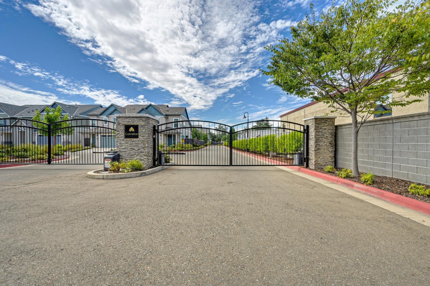 6911 Peak Way