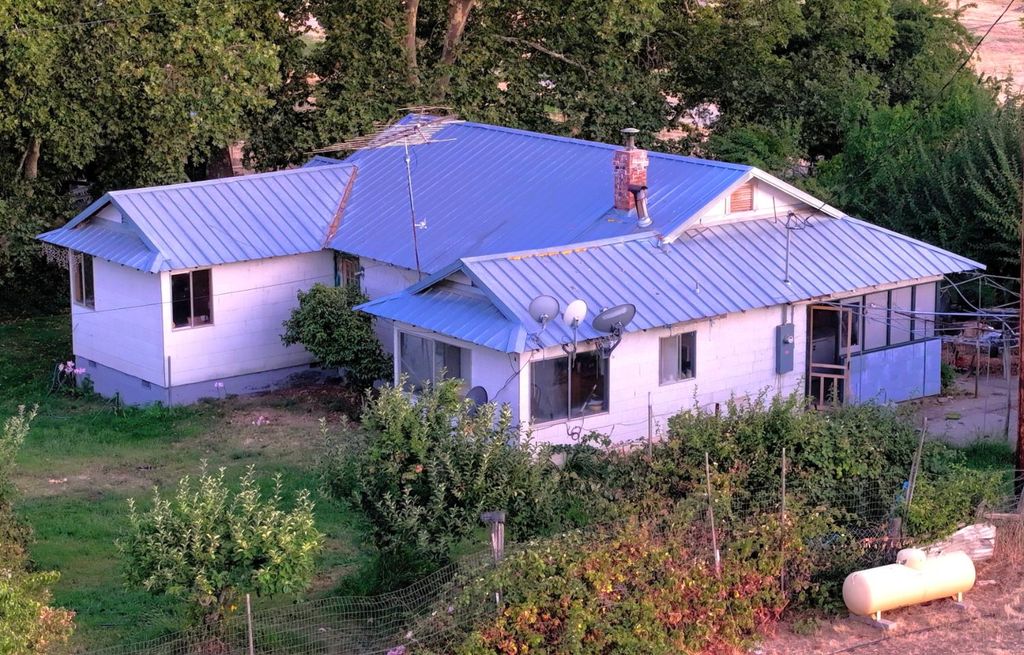 Photo of 5661 Thompson Hill Road, Placerville, CA 95667 (MLS # 225114391)