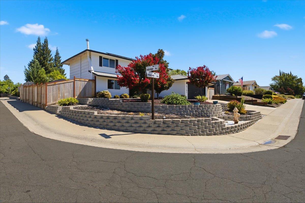6701 Hillglen Way