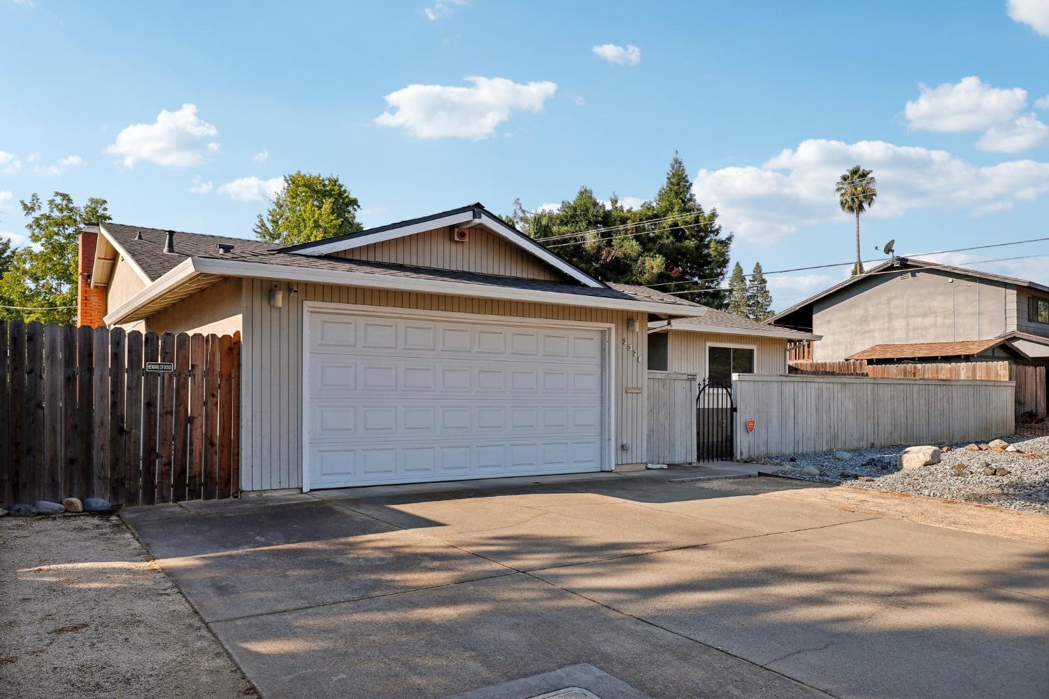 Photo 2 of 36 of 2326 W La Loma Drive house