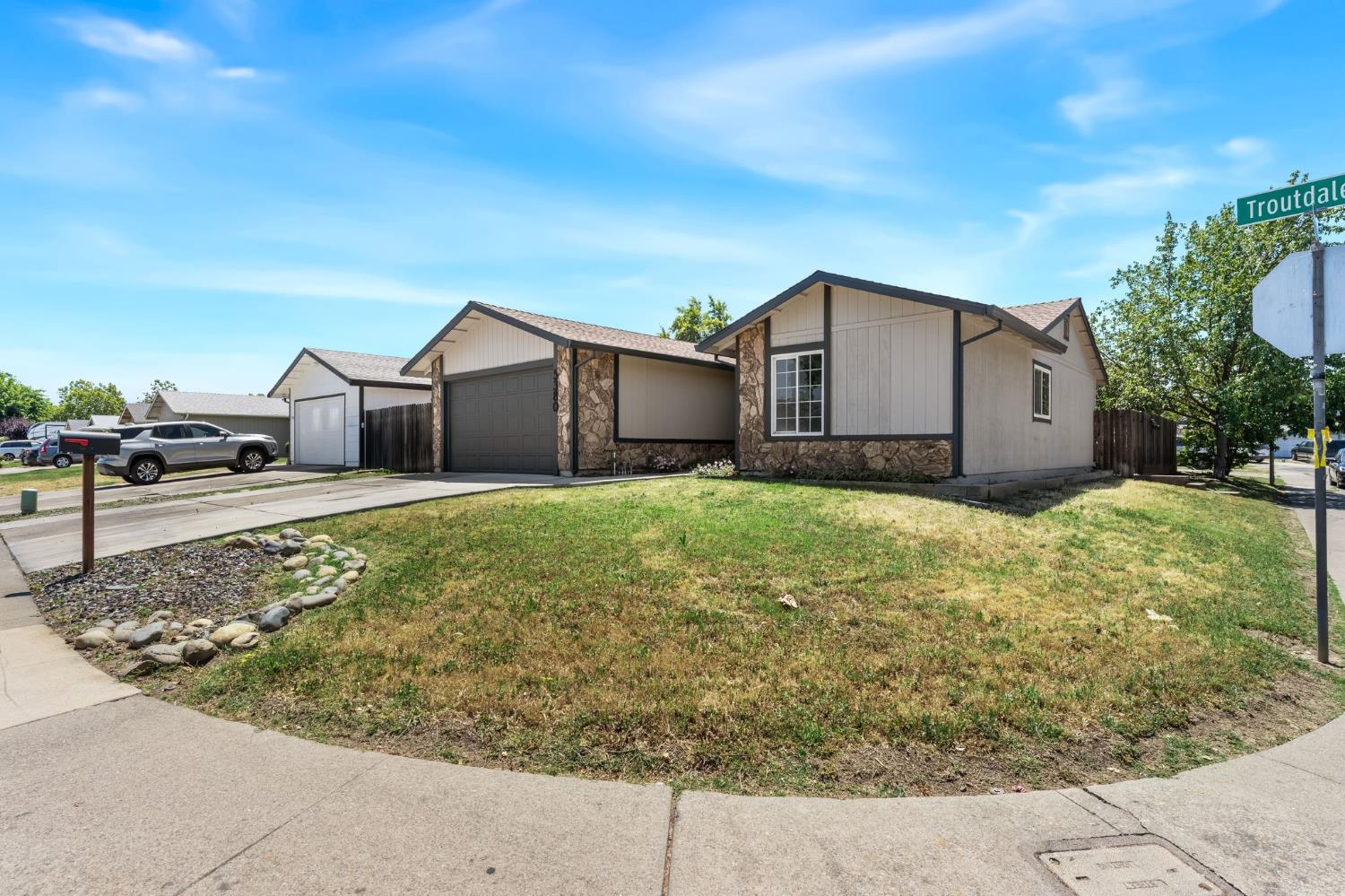 5380 Troutdale Way