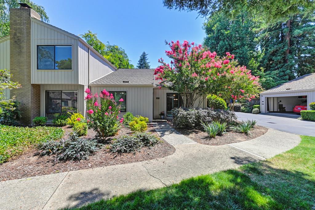 1217 Vanderbilt Way