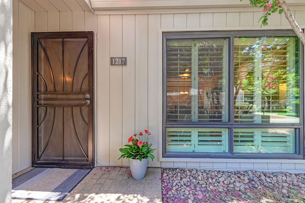 1217 Vanderbilt Way