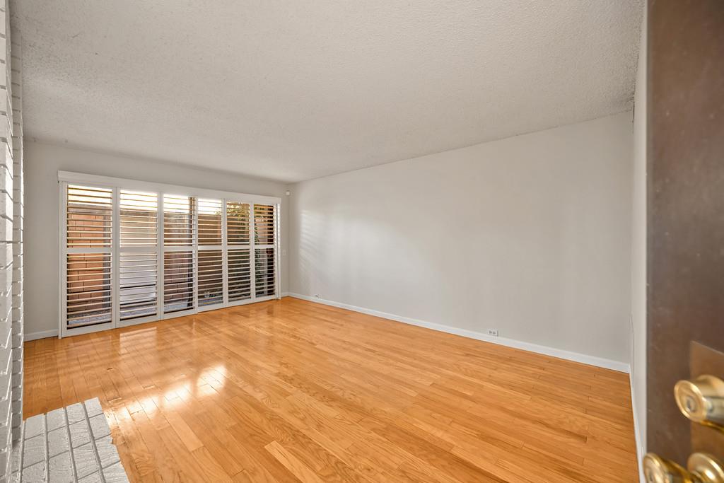 2270 Woodside Lane 1
