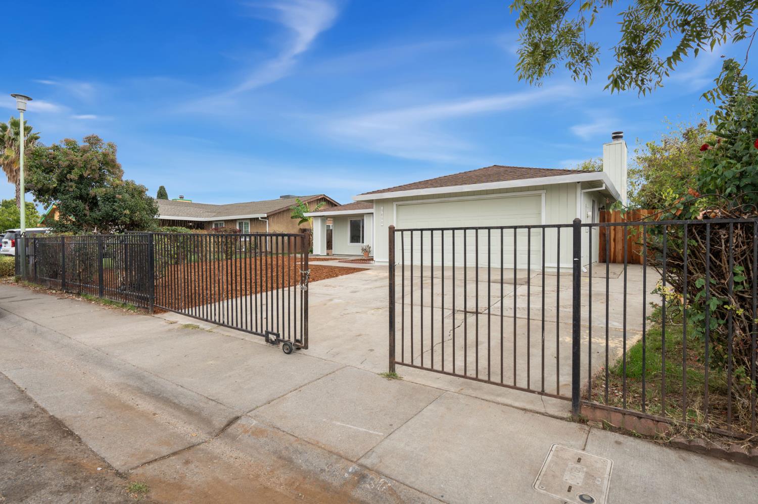 5890 Tangerine Avenue