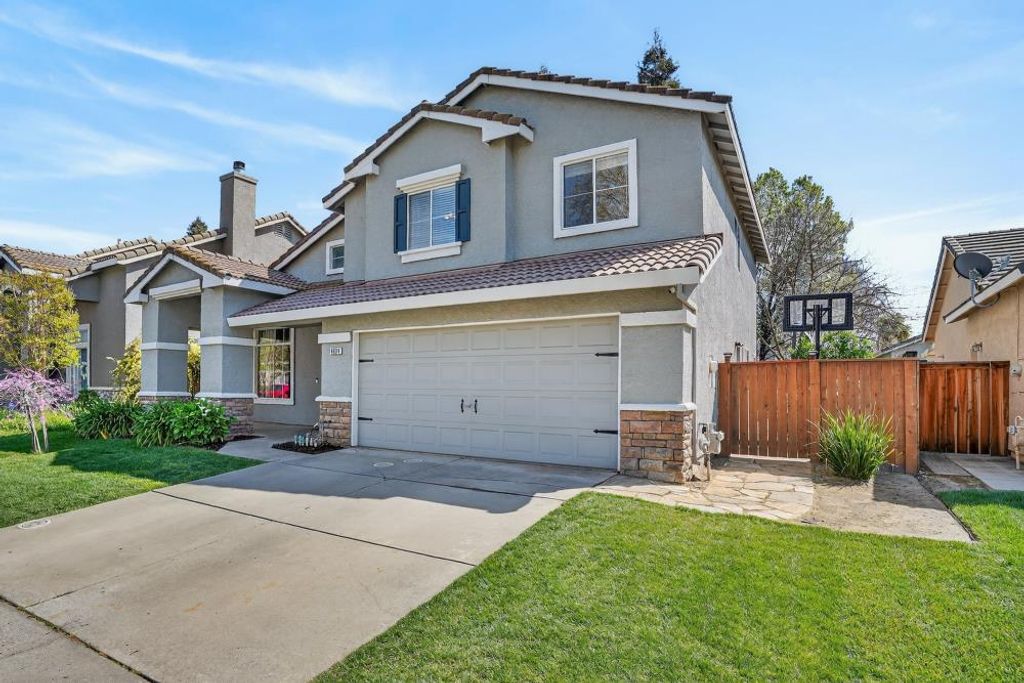 Photo of 4004 Spindrifter Lane, Elk Grove, CA 95758 (MLS # 226031995)