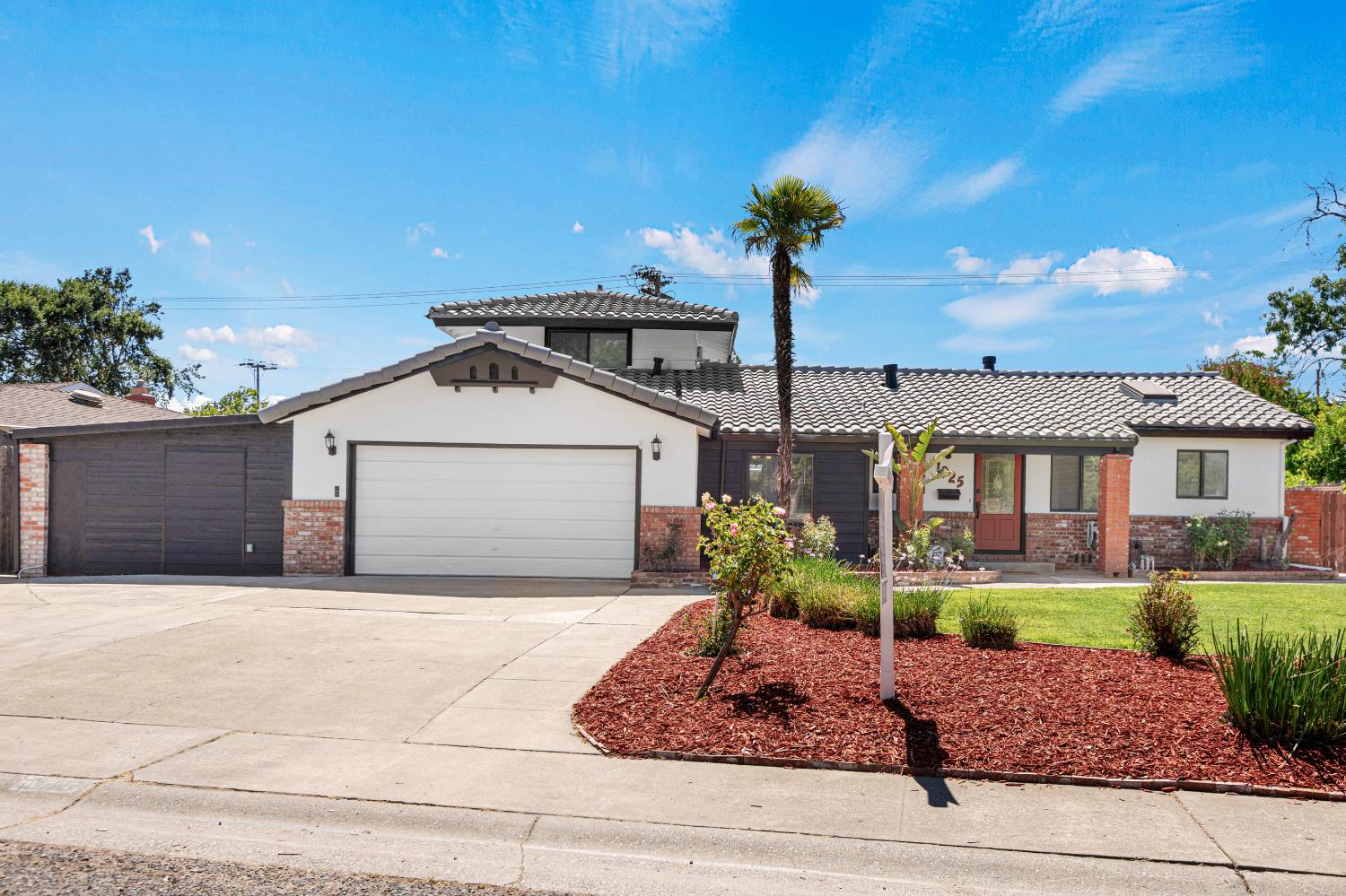 1925 Woodstock Way