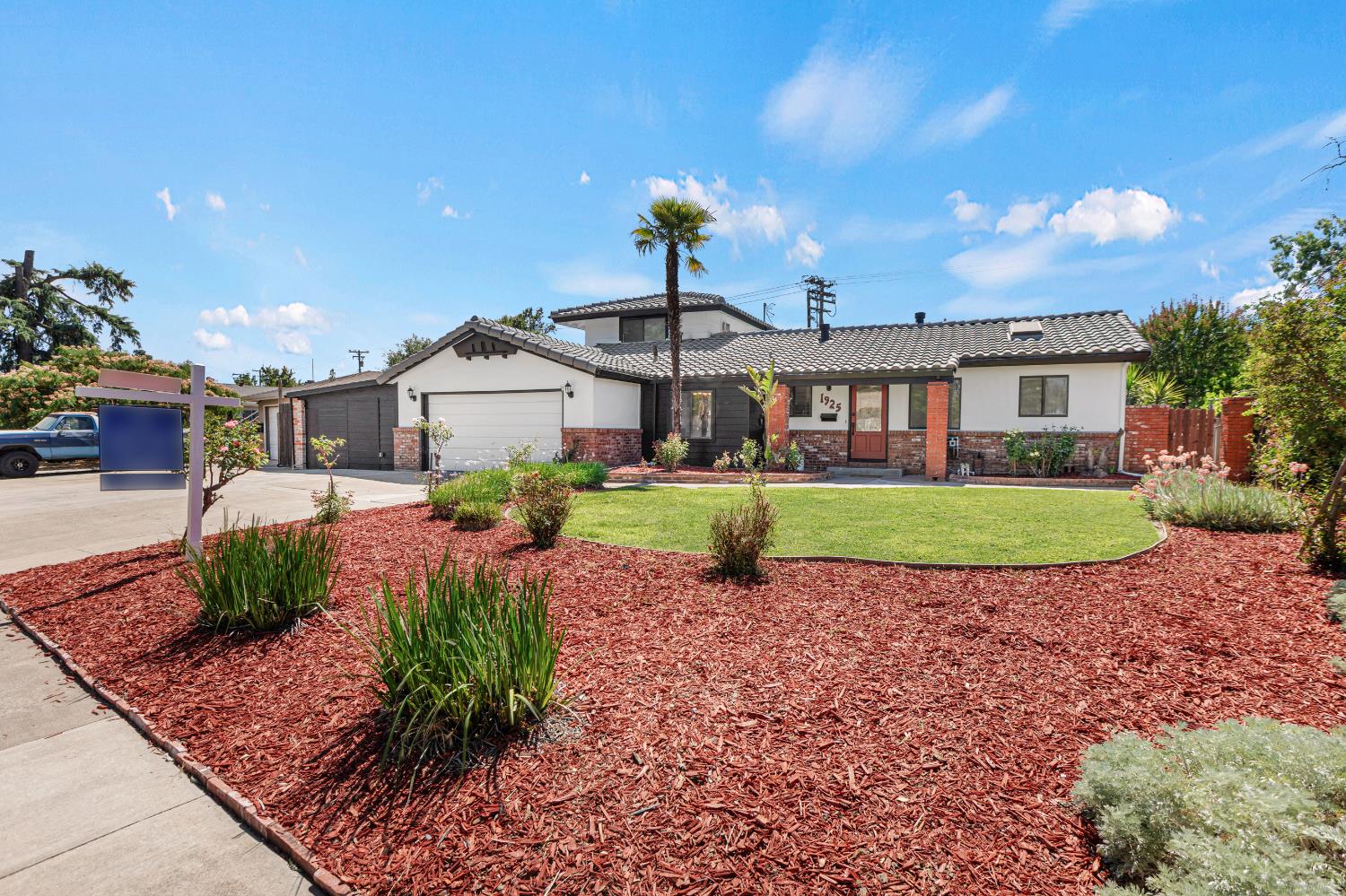 1925 Woodstock Way