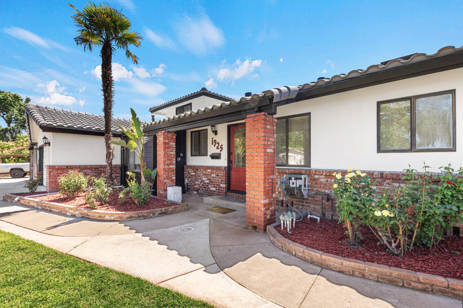 1925 Woodstock Way