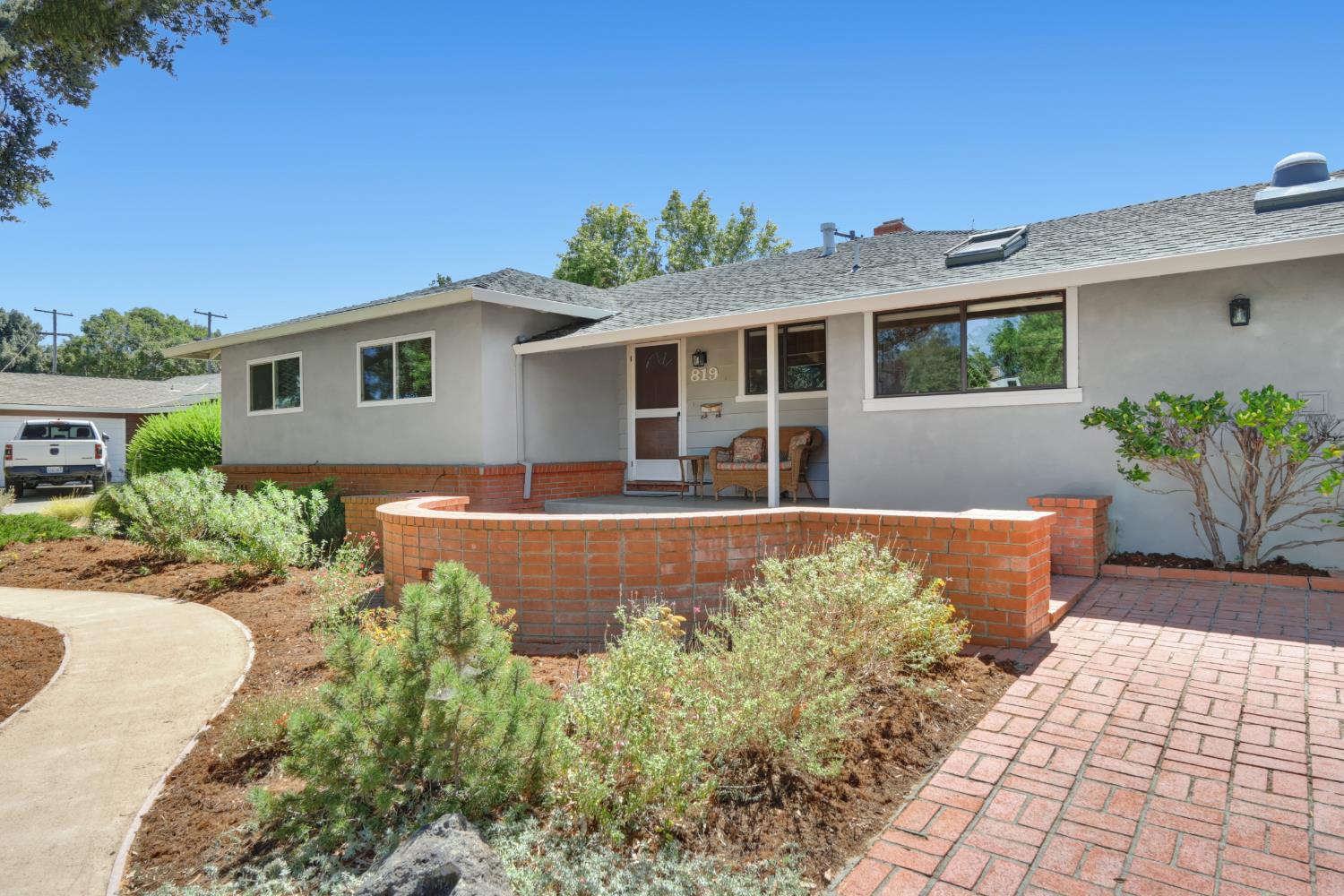 819 Sycamore Lane