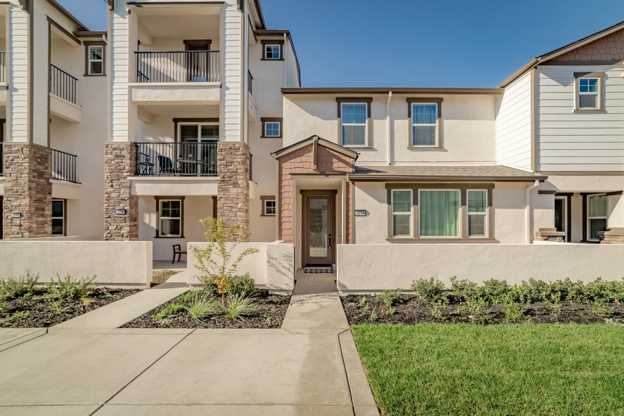 3074 Seaspray Walk