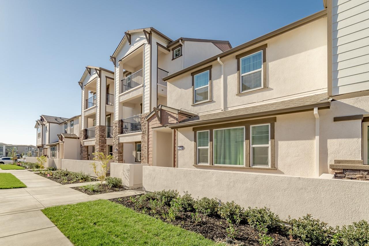 3074 Seaspray Walk