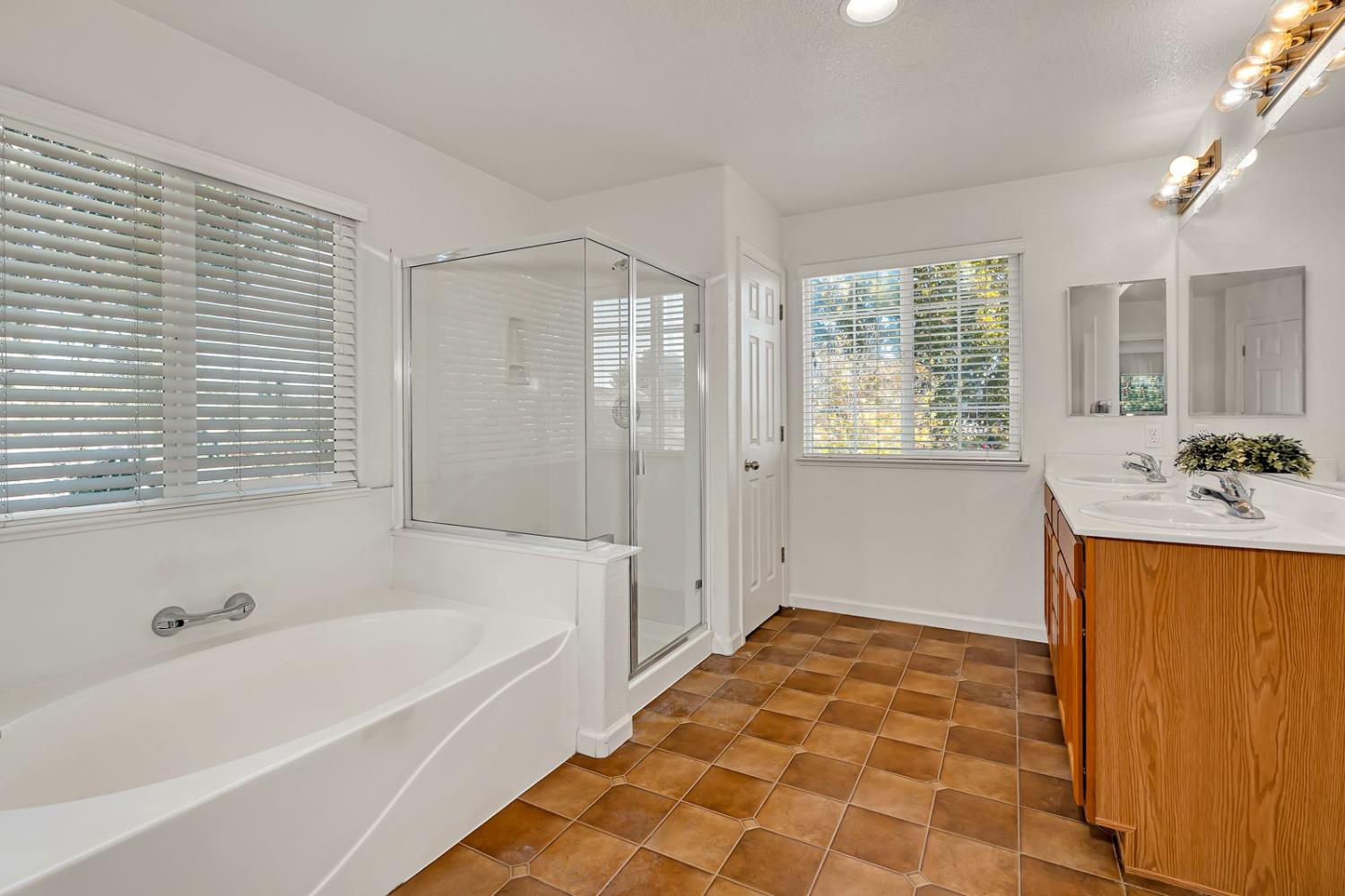 Patterson, California 95363, United States, 3 Bedrooms Bedrooms, ,3 BathroomsBathrooms,Residential,Active,240676