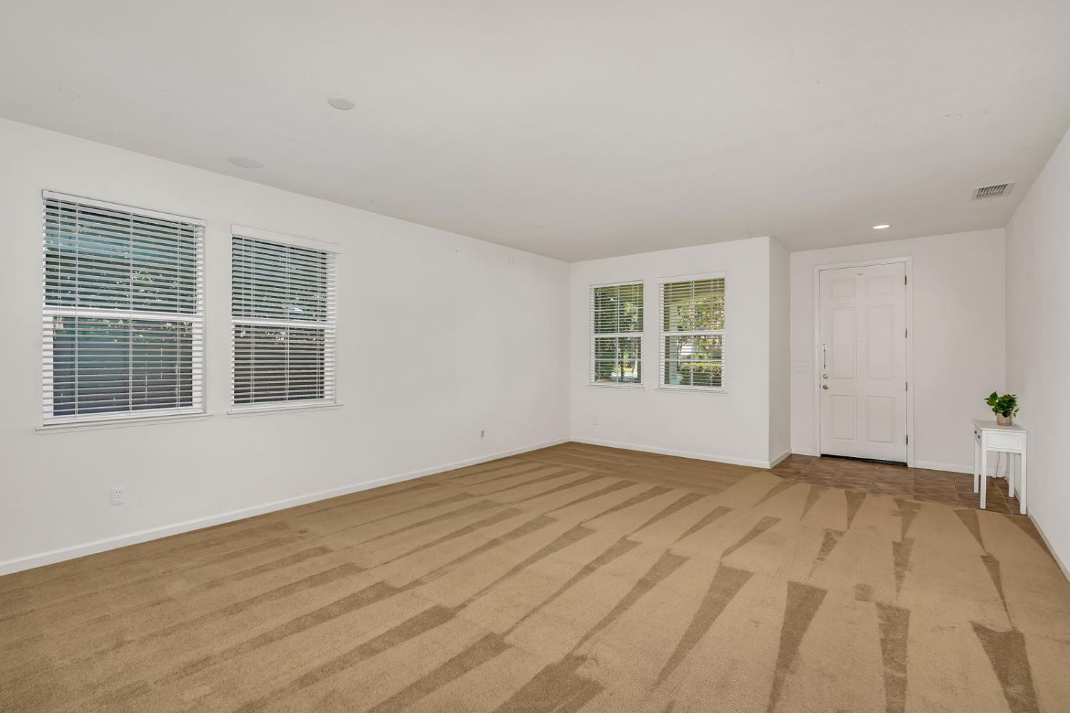 Patterson, California 95363, United States, 3 Bedrooms Bedrooms, ,3 BathroomsBathrooms,Residential,Active,240676