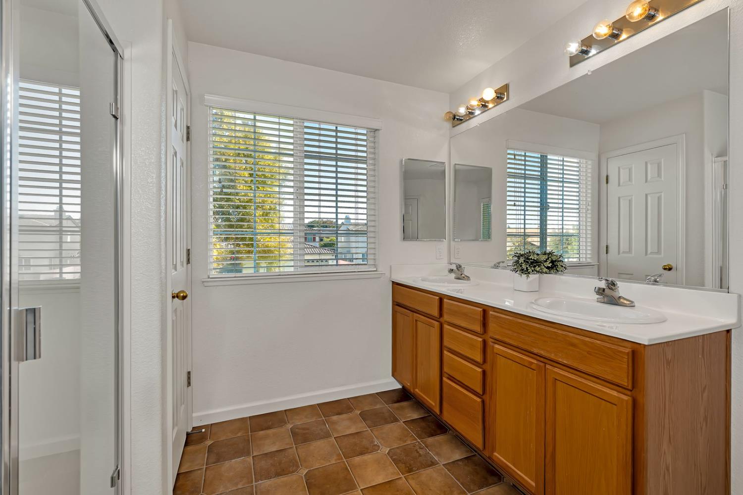 Patterson, California 95363, United States, 3 Bedrooms Bedrooms, ,3 BathroomsBathrooms,Residential,Active,240676