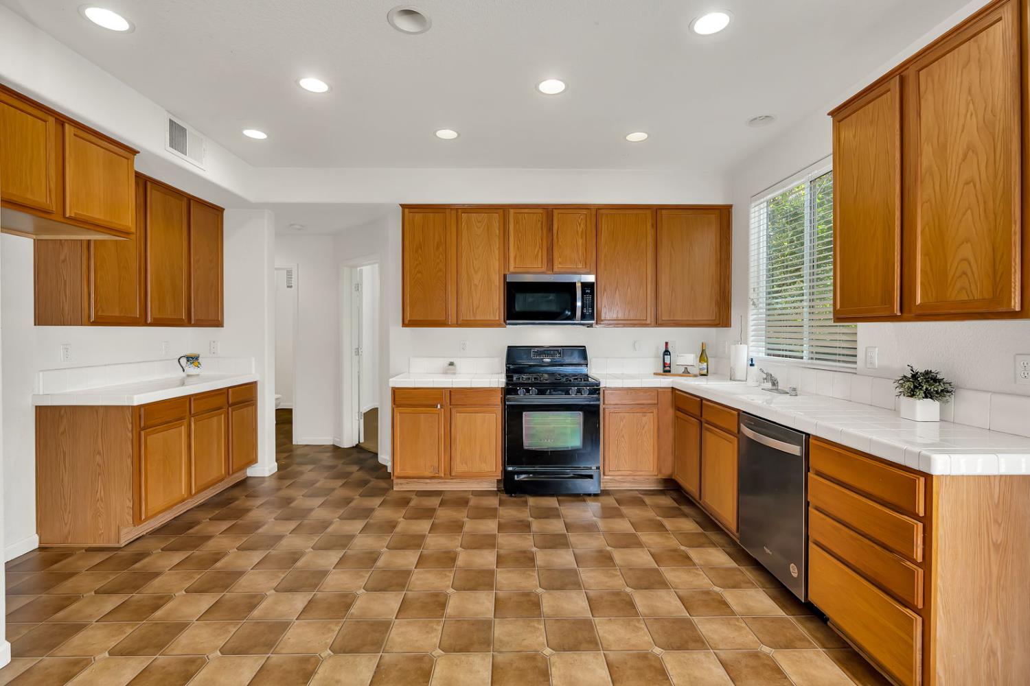 Patterson, California 95363, United States, 3 Bedrooms Bedrooms, ,3 BathroomsBathrooms,Residential,Active,240676