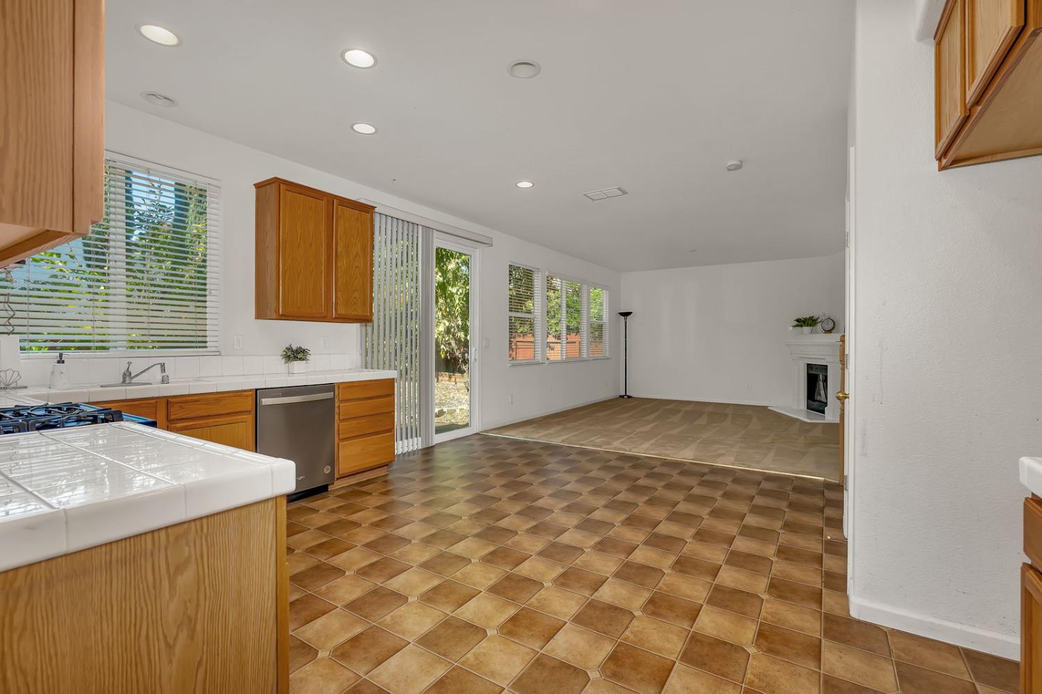 Patterson, California 95363, United States, 3 Bedrooms Bedrooms, ,3 BathroomsBathrooms,Residential,Active,240676