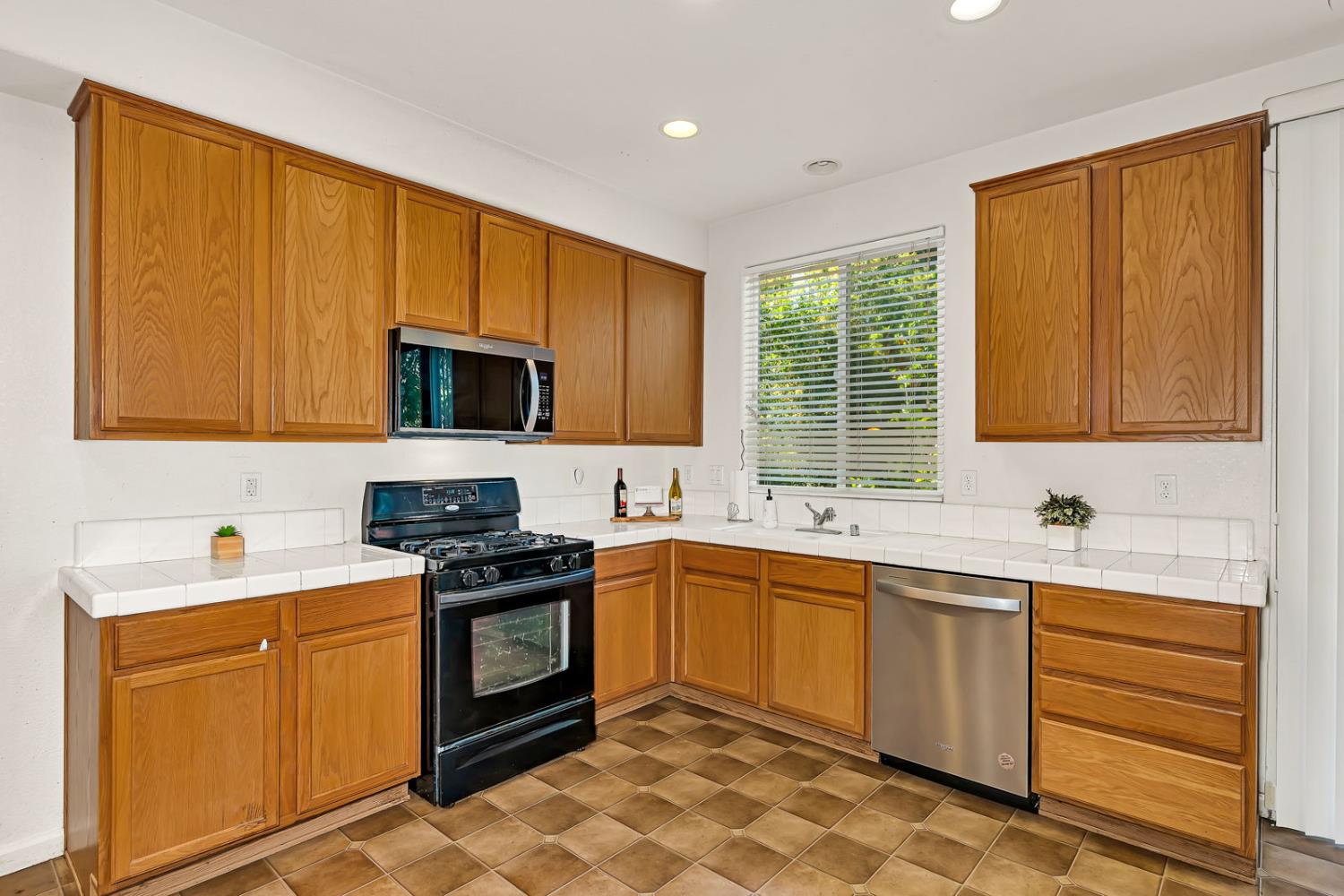 Patterson, California 95363, United States, 3 Bedrooms Bedrooms, ,3 BathroomsBathrooms,Residential,Active,240676